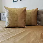 Brocado Tanchui Oro Real | Beige | Colcha tamaño King con funda de cojín | Banarasi | Bordado Zari