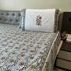 Sábana de algodón Floral Loom | Estampado a mano | Velora Azul-Mostaza | Tamaño King - 274 x 274 cm | Sábana con funda de almohada | Motivo Jaipur