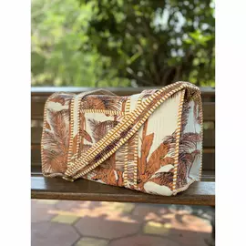 Bolso de viaje acolchado de algodón con estampado de bloques Teracotta Tropic, color beige, 45 x 45 cm.